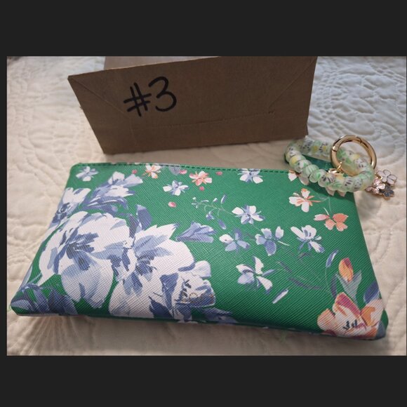 Wristlet Fun!! SEE DESCRIPITION - Picture 6 of 15